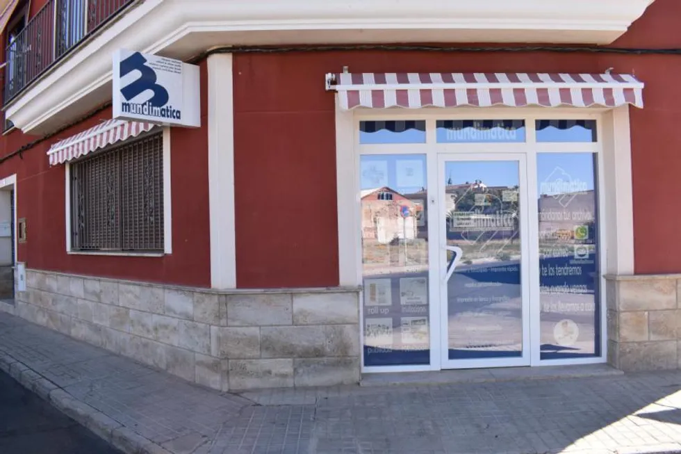 Fachada de la tienda Mundimática en la calle Flor de Rivera 29 de Daimiel